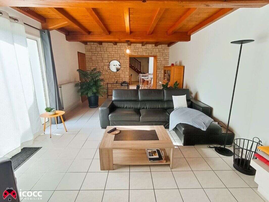 Maison à NIEUL-LE-DOLENT