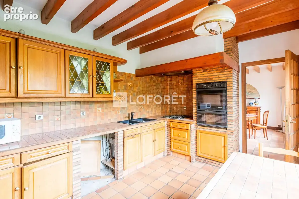 Maison de caractère de 256 m² sur terrain de 952 m² - La Celle-Saint-Cloud - photo 8