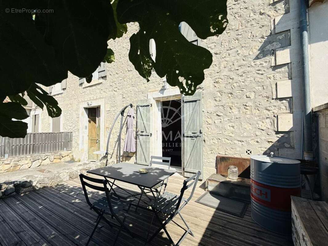 L'Isle-sur-la-Sorgue – Petit Palais – T2 de 42 m² en rez-de-jardin - photo 4