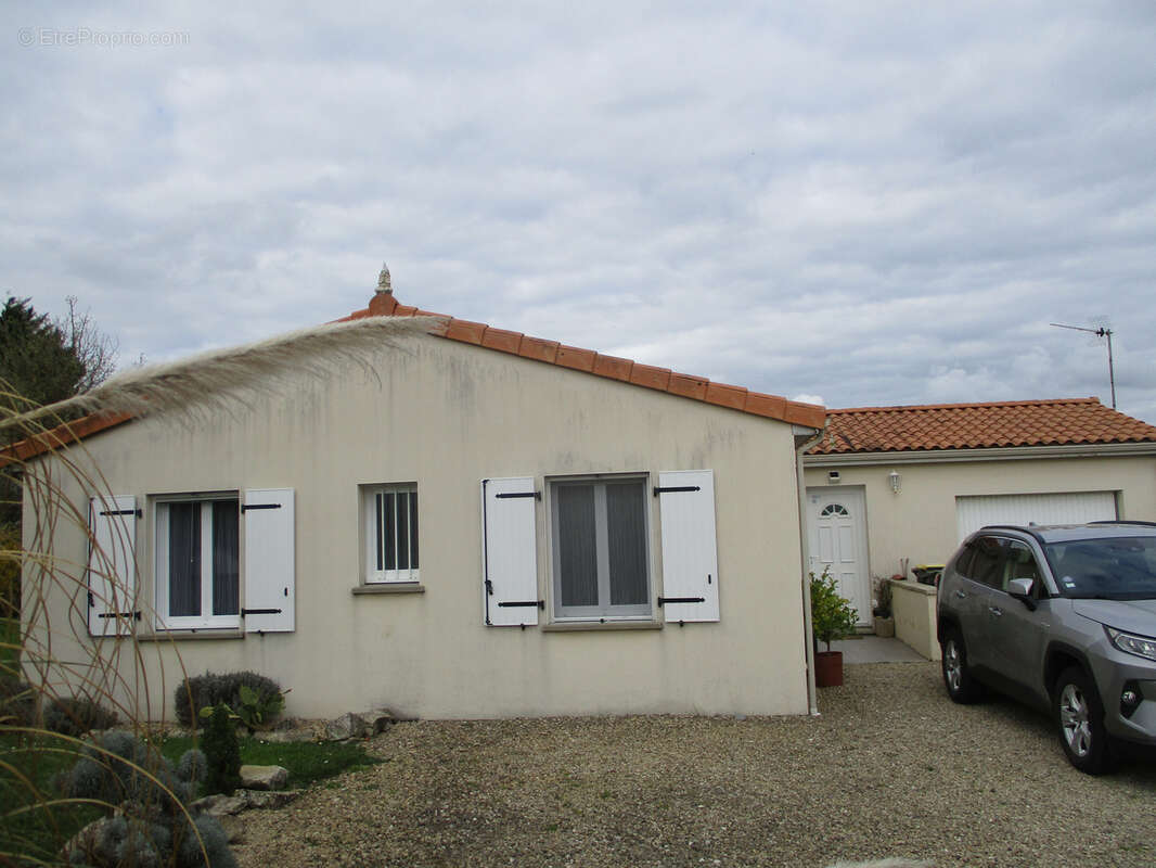 Maison à AMBERRE