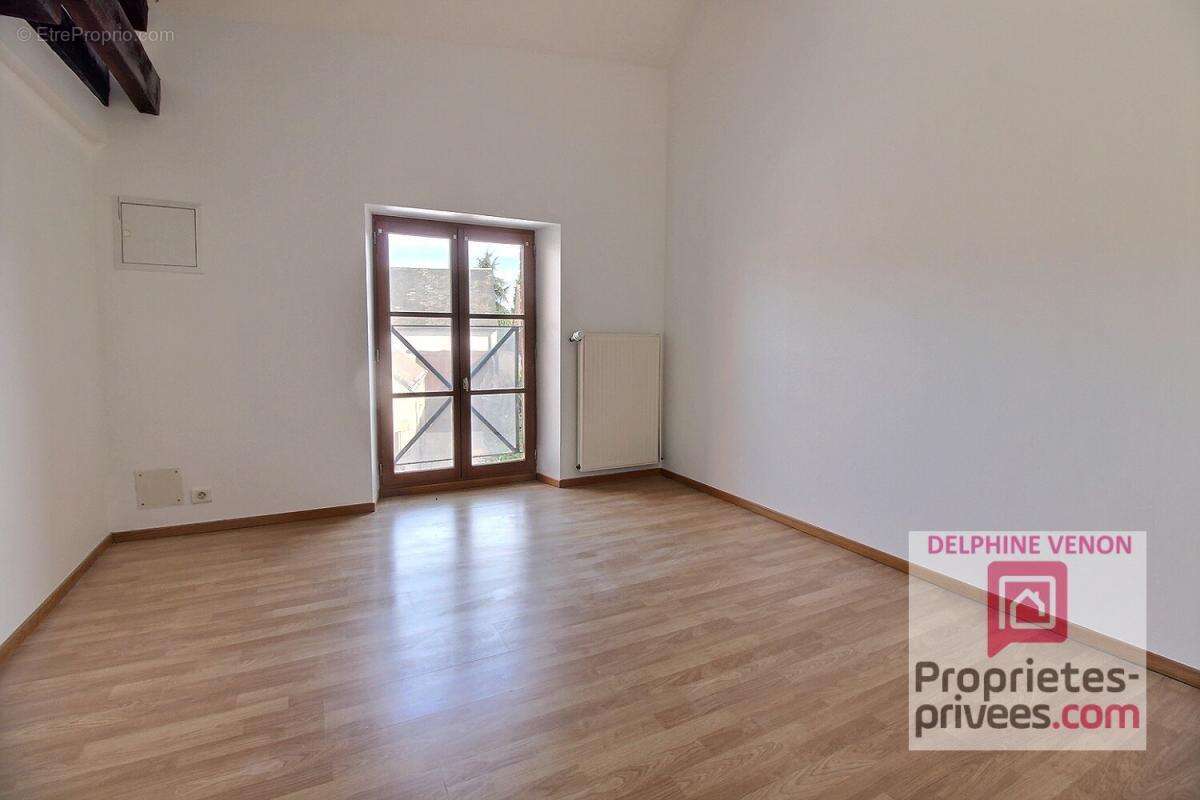Maison de 200 m²  avec vie en plain pied + grange et cave voutée sur un terrain de 525 m² en hypercentre de Châteauneuf sur Loir - photo 10