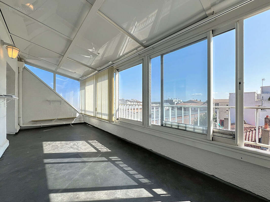 Appartement type 2 avec vue dégagée - CENTRE VILLE - photo 2