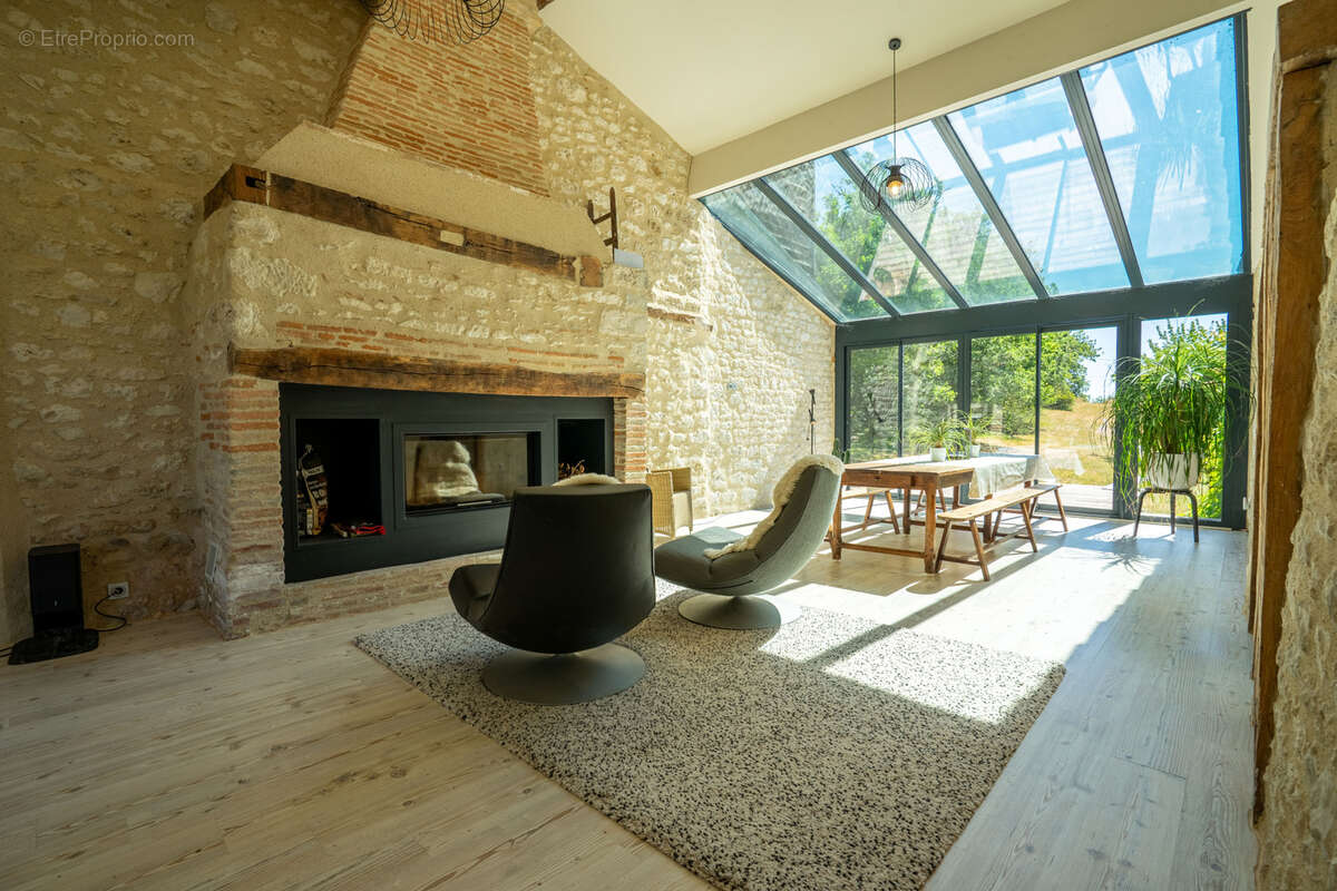 Propriété de caractère en pierre avec vue dominante, piscine et dépendance - photo 6