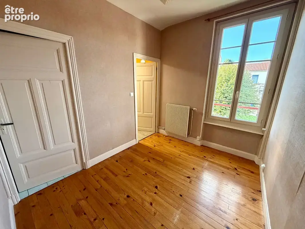 LES MARTRES DE VEYRE / Maison années 30 avec jardin à vendre ! - photo 14