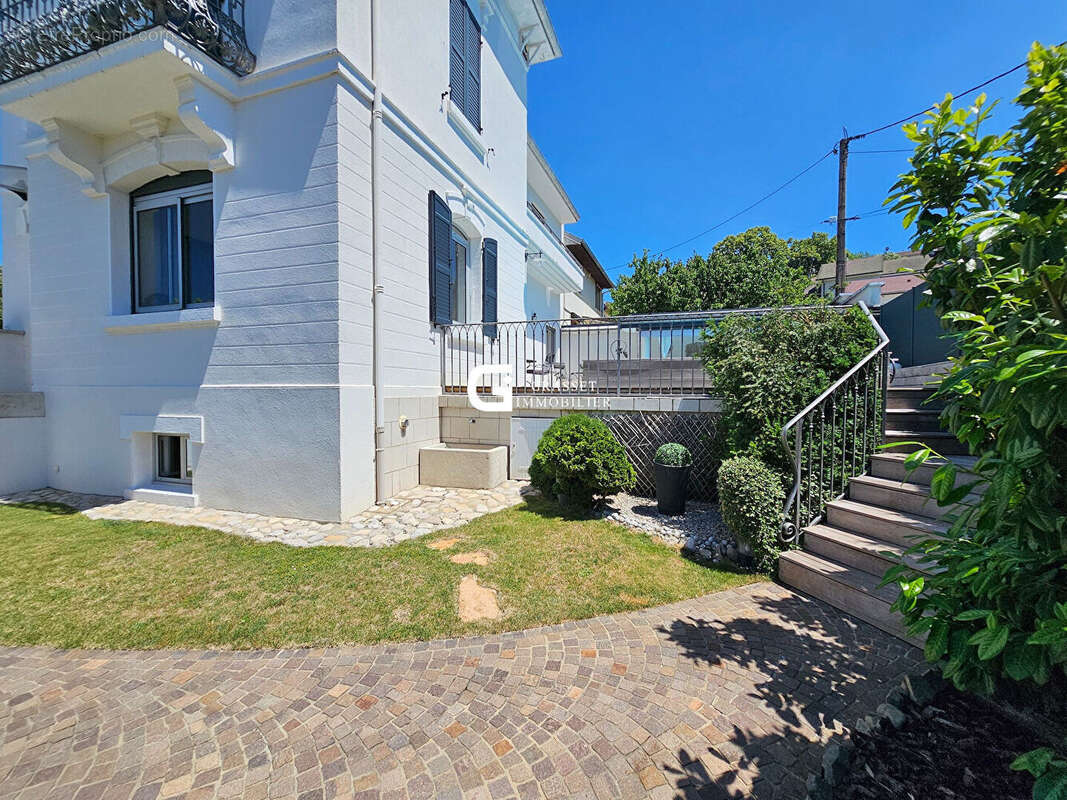 Maison à OYONNAX