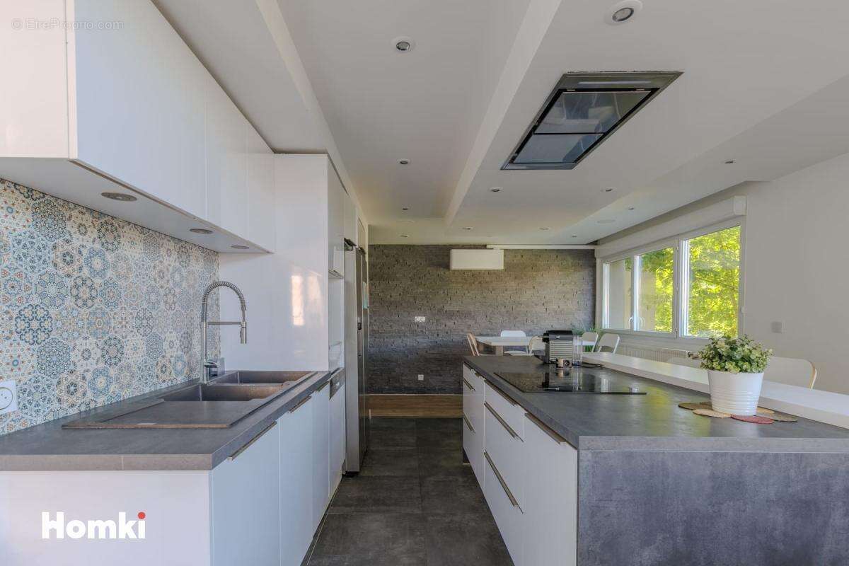 COUP DE CŒUR GARANTI — Duplex T5 atypique 104 m²  Terrasse  Vue Parc  Saint-Priest, Rue Claude Berri - photo 5