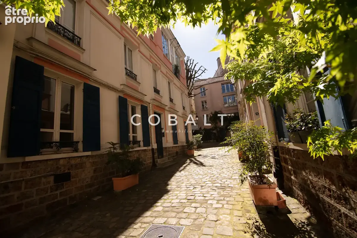Appartement deux pièces dernier étage avec terrasse - Faubourg Saint-Honoré - photo 9