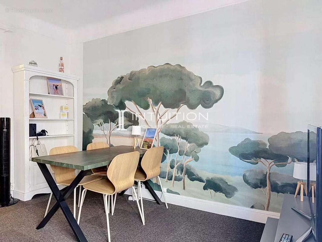 Cannes - Croisette : Studio avec coin nuit vue mer latérale - photo 3