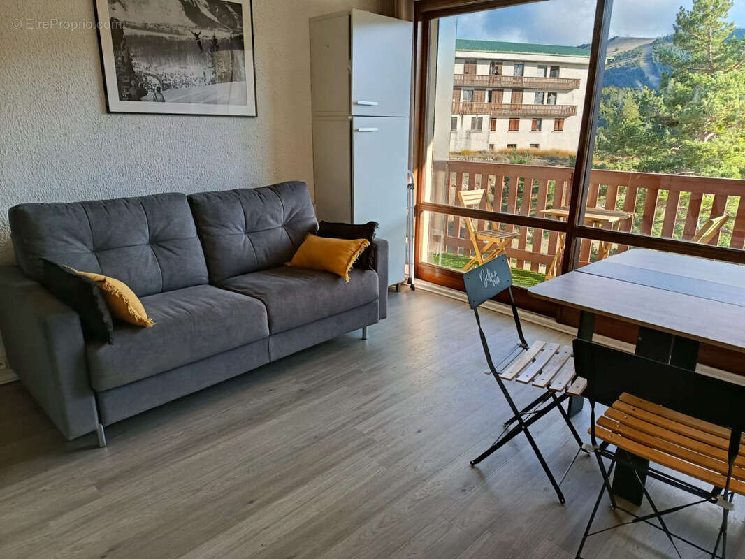 Appartement à GREOLIERES