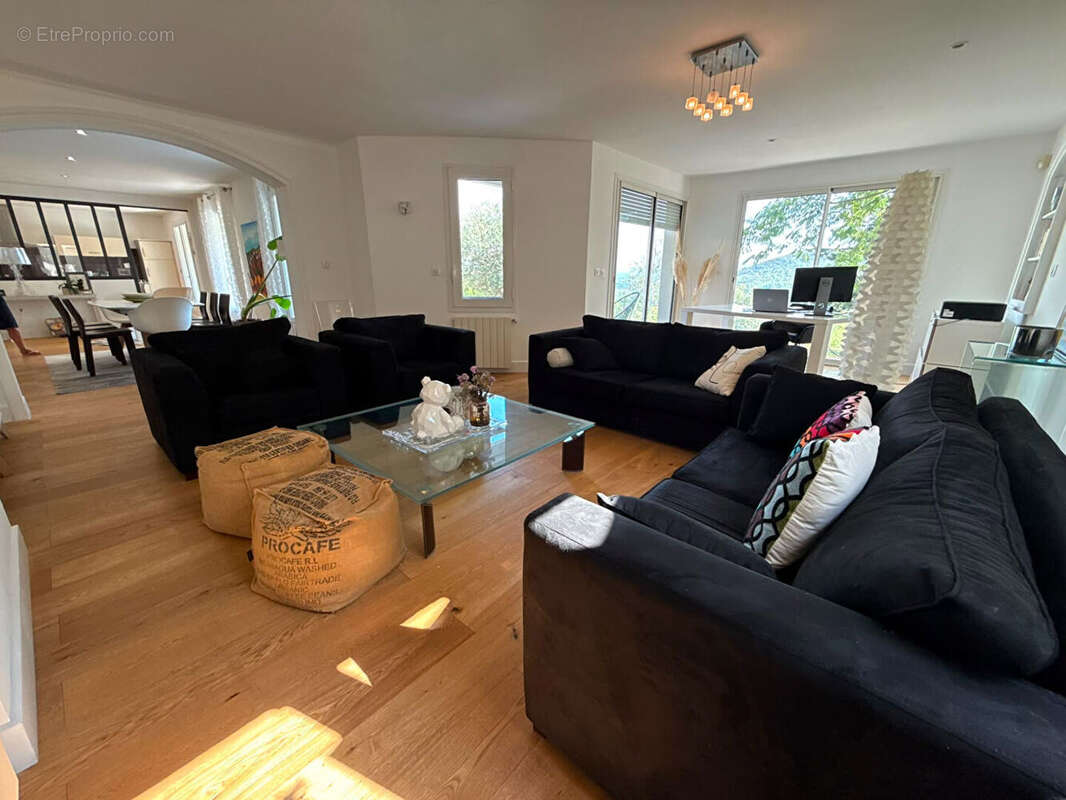 Maison de plain-pied de 132,17 m² avec piscine, 3 Chambres et terrain de 3 490 m² - photo 12