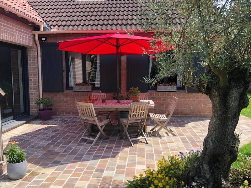 Maison à LA CHAPELLE-D'ARMENTIERES