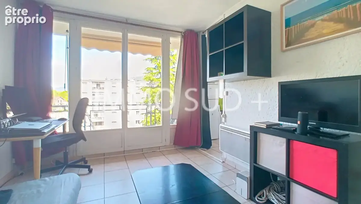 Appartement à SAINT-MARTIN-D'HERES