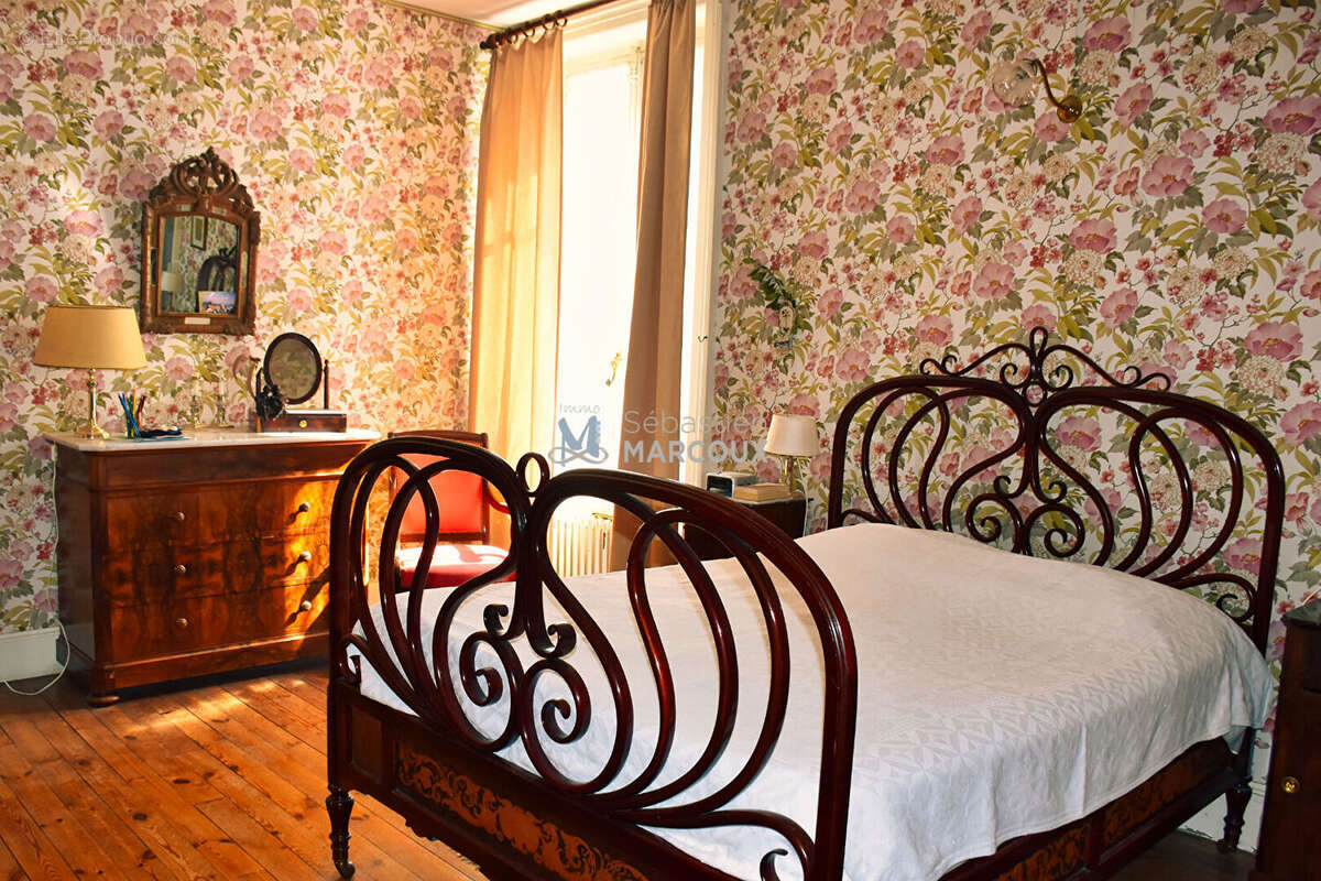 Maison à SURY-LE-COMTAL