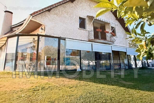 Maison 240 m² à Serres-Castet  - photo 2