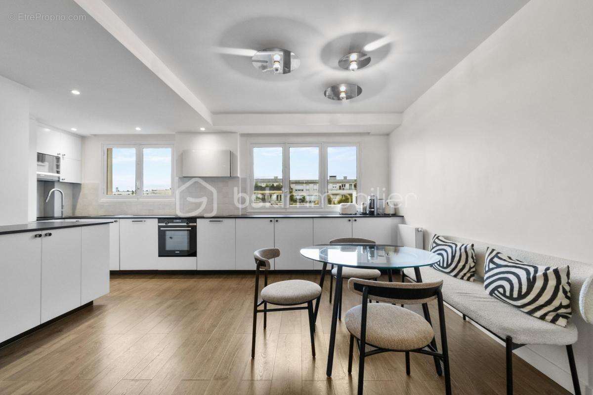 Appartement à COURBEVOIE