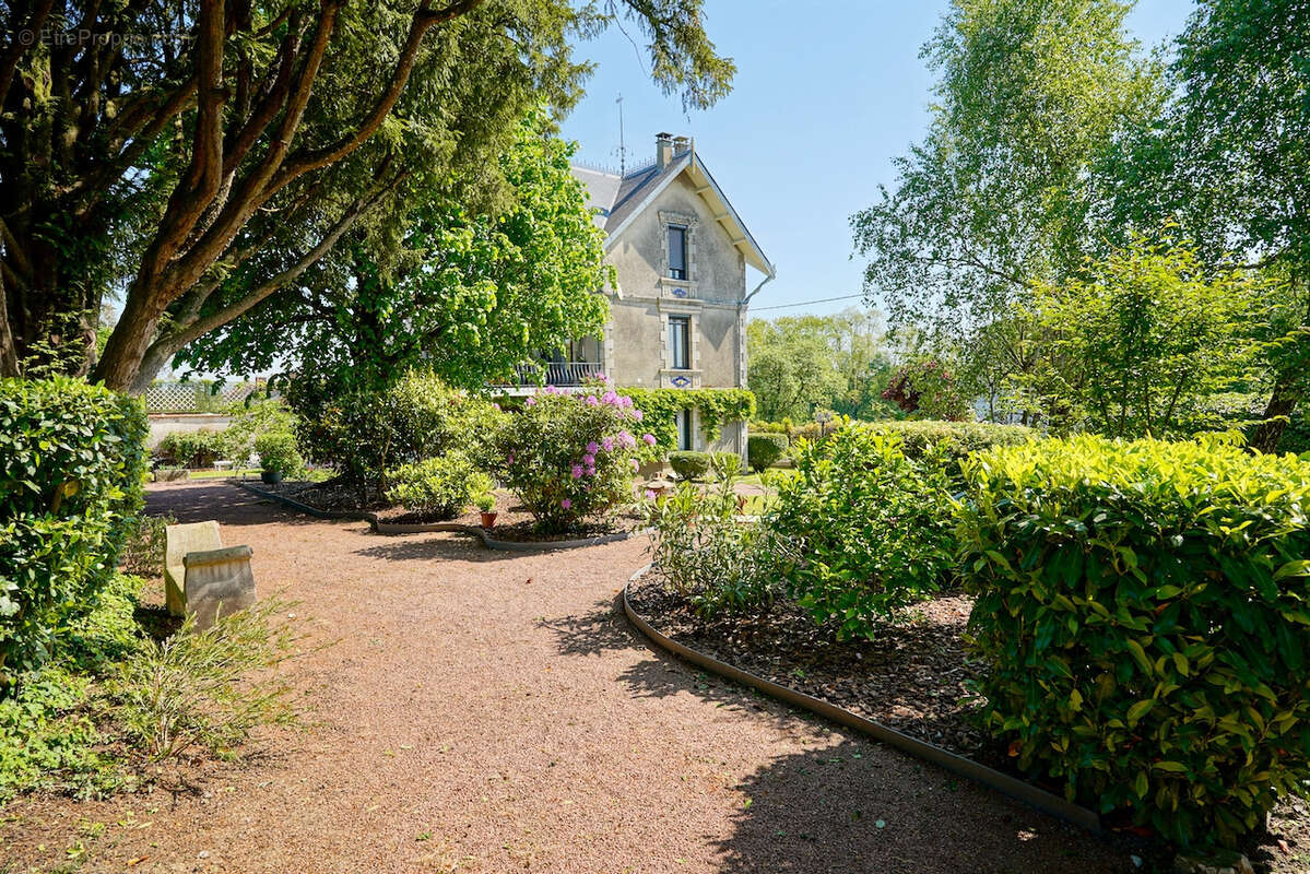 Maison à LA CHAPELLE-SAINT-LAURENT