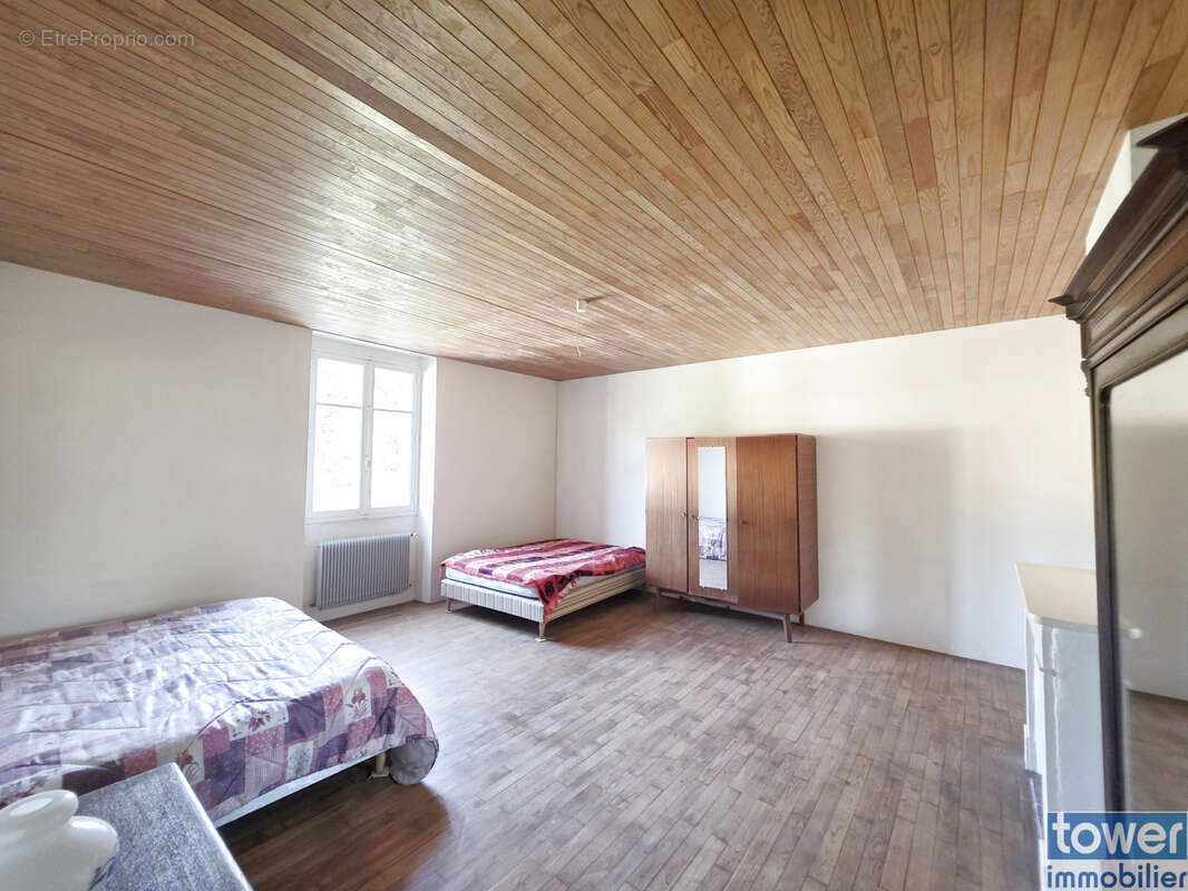 Maison à FRAYSSINET-LE-GELAT