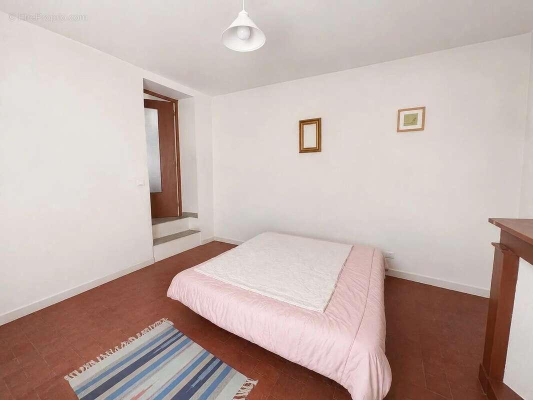 Maison familiale avec logement indépendant et dépendances - photo 6
