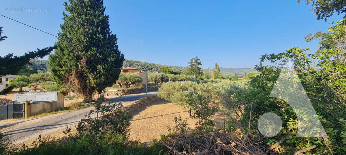Terrain viabilisé de 853m² le défend PERMIS accepté et purgé pour une villa de 103m² - photo 3