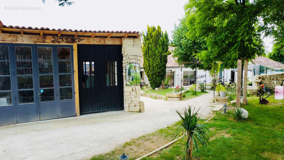 Maison à SAINTES