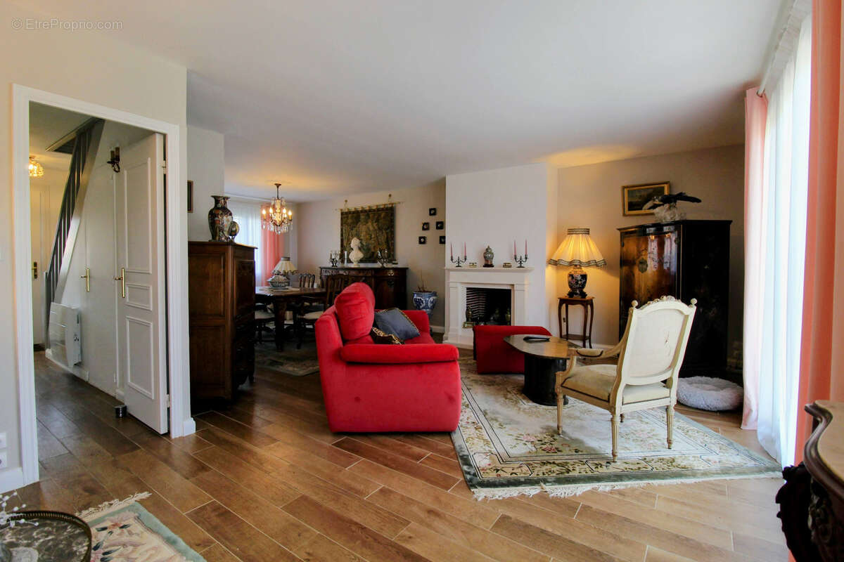 Maison à HOUDAN
