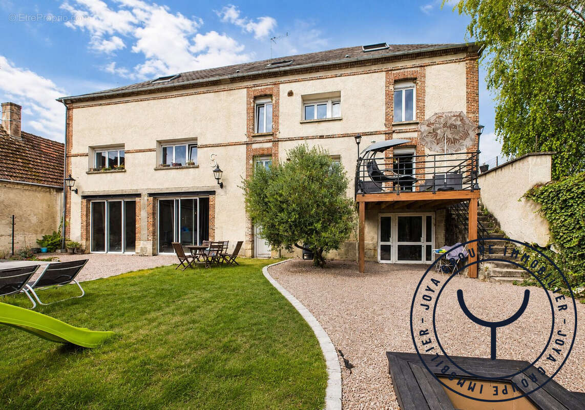 Maison 291 m² à Granges-Sur-Aube  - photo 2