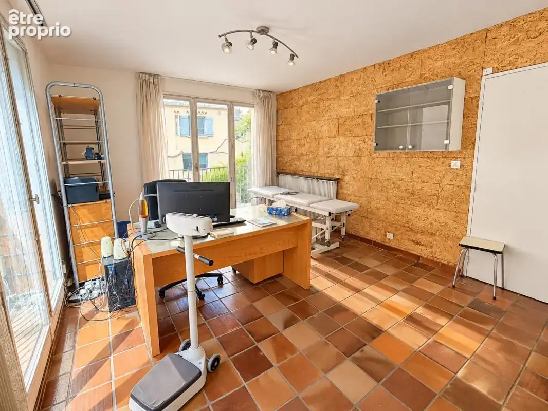 Aix-en-provence centre – proche rotonde – t3 avec balcon et ascenseur - photo 2