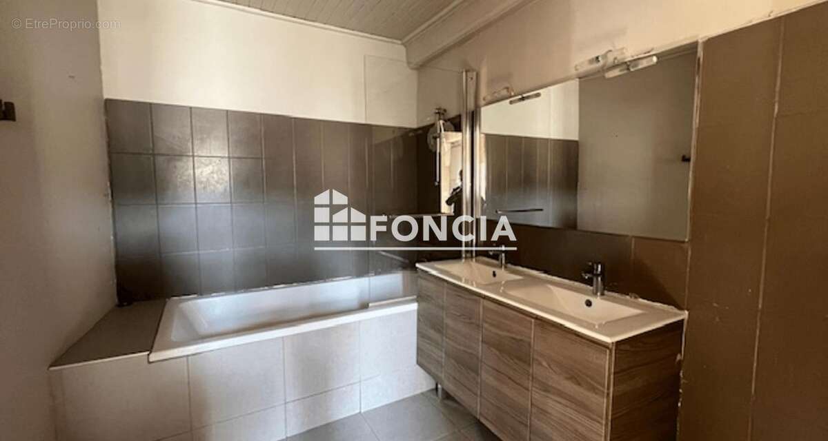 Appartement à COUZON-AU-MONT-D'OR