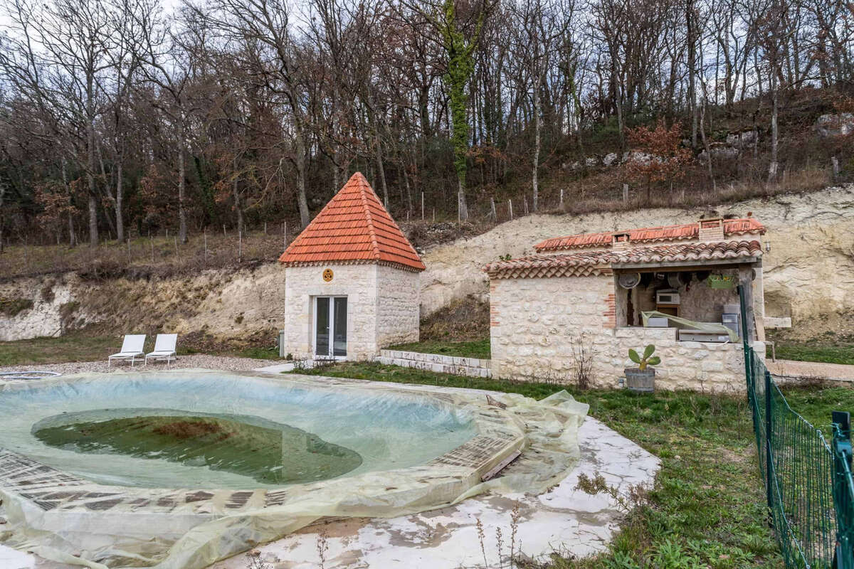 Country property with gite and pigeonnier - photo 7
