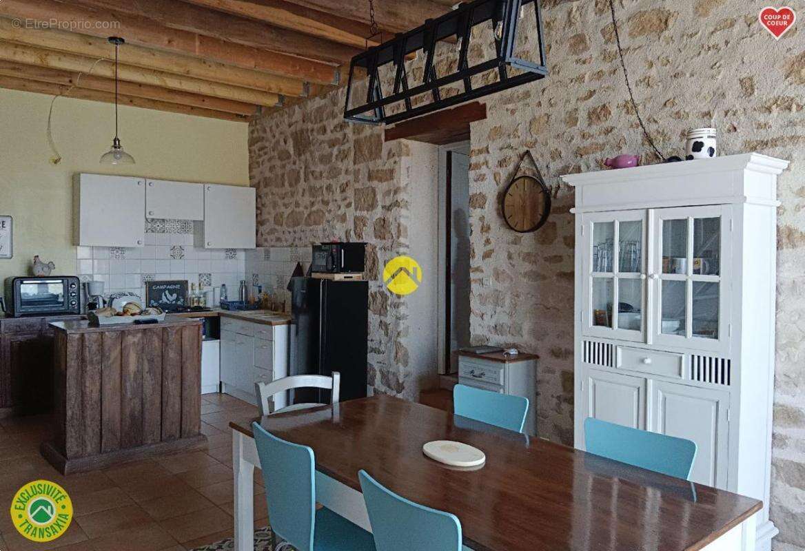 Maison à LE BOURG-D'HEM