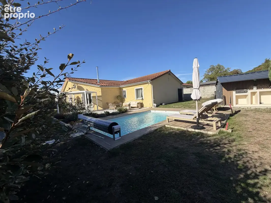 Coquette maison contemporaine de plain pieds d'environ 100 m2 sur 900 m2 terrain avec piscine - photo 1