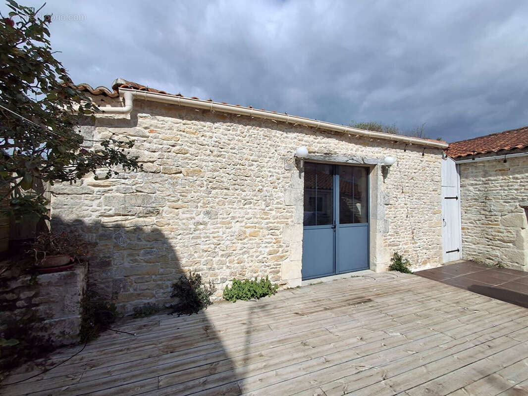 Maison à SAINT-MEDARD-D'AUNIS