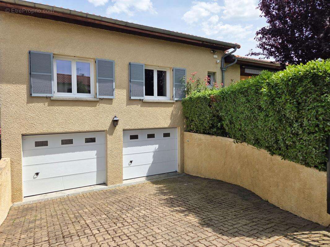 *** exclusivite *** maison familiale avec piscine jardin et double garage  *** st-georges-sur-allier 63800 *** - photo 15