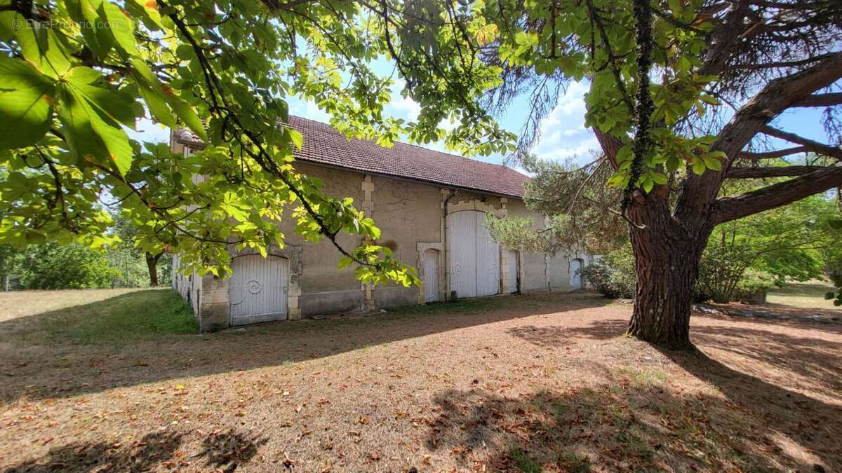 Ancienne fermette : maison  122 m² et grange  420 m² sur parcelle de 3ha environs à la campagne - photo 17