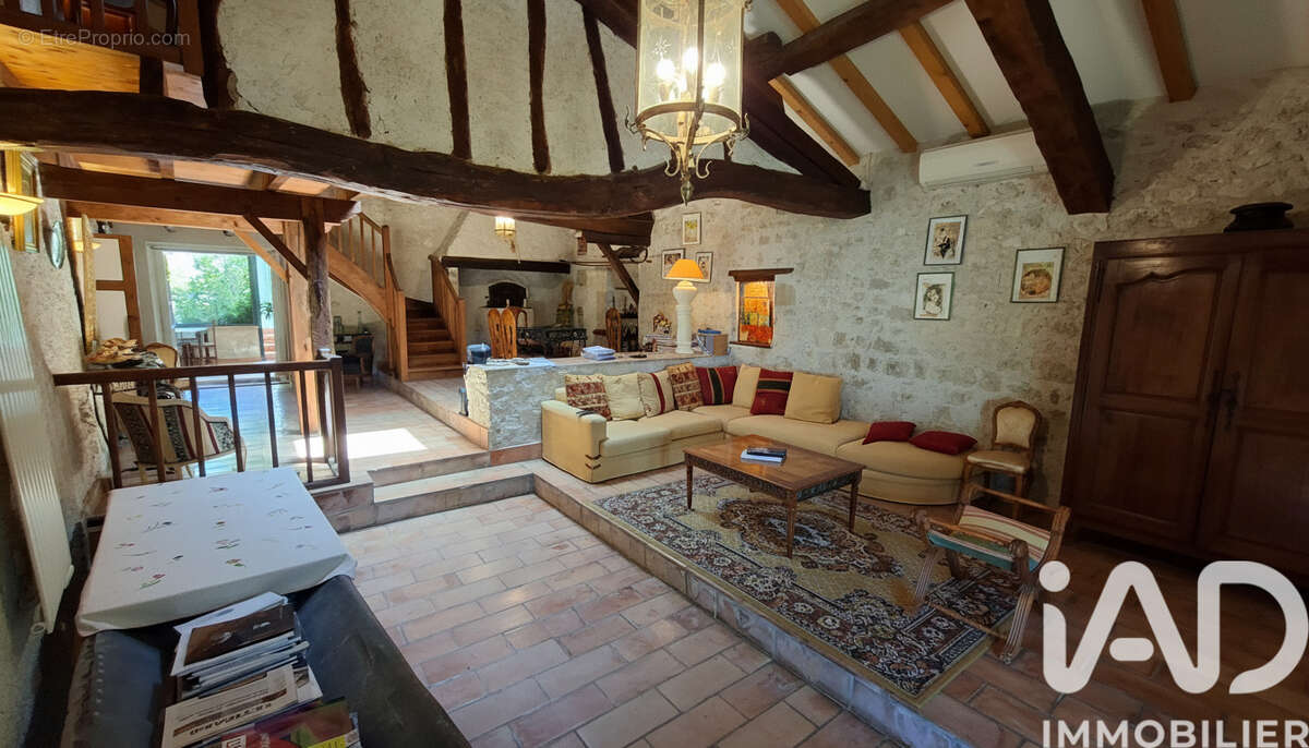 Maison 193 m² à Montjoi  - photo 3
