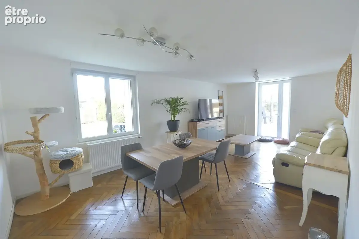 Maison 210 m² à Le Chay  - photo 3