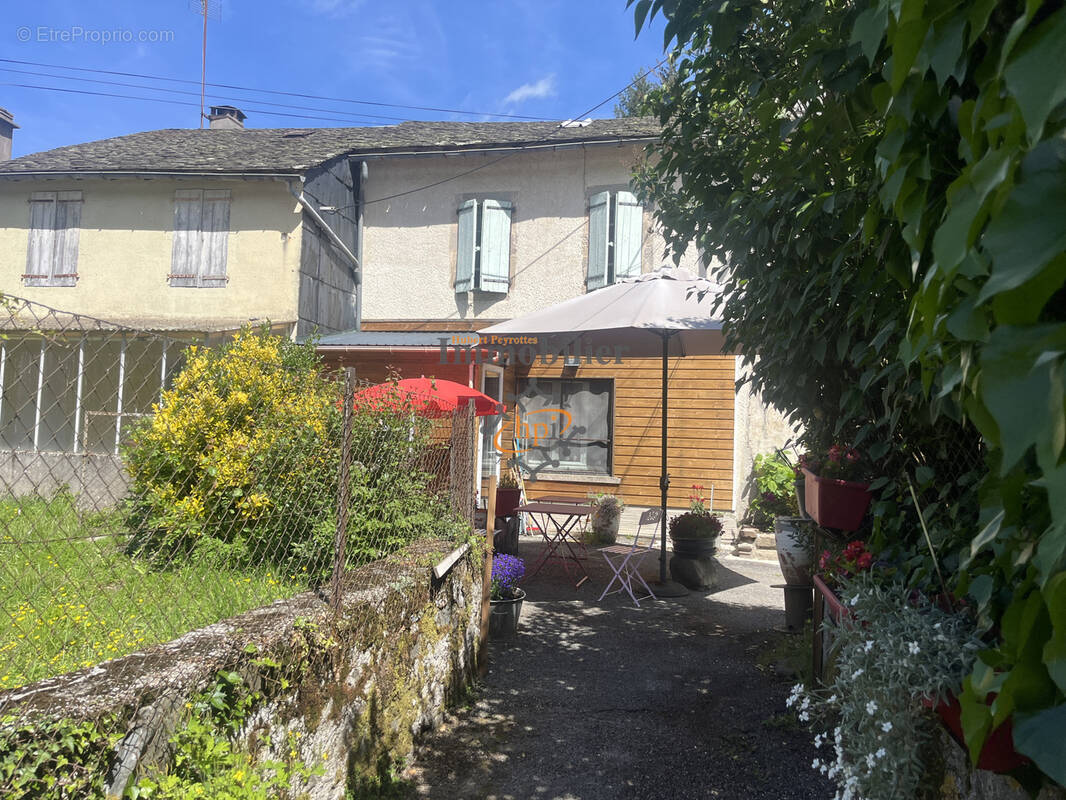 Maison à MURAT-SUR-VEBRE