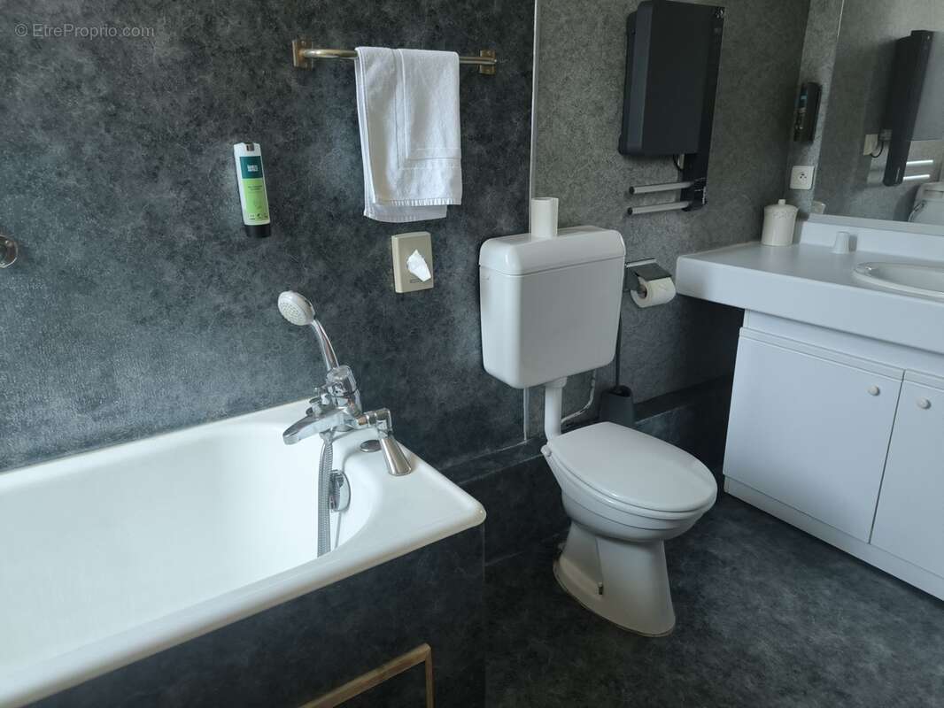 Murs d'un hôtel-restaurant à vendre UZERCHE (19) - photo 3