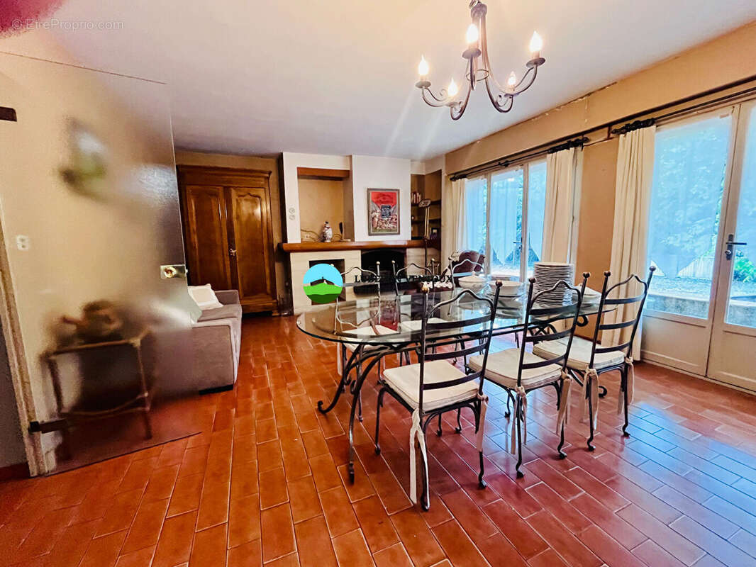 Maison  5 pièces 147 m²  et  sur  1298 m² de terrain avec dépendances - photo 6