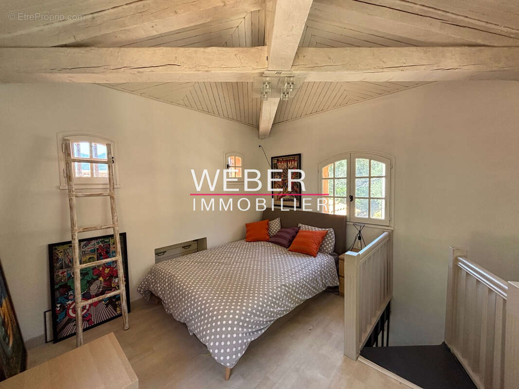LE REVEST LES EAUX - Maison 182 m2 - 4 chambres Terrain 808 m2 - photo 9