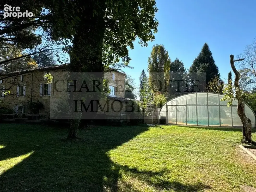 Superbe ensemble immobilier comprenant deux grandes maisons, deux piscines et dépendance sur un terrain de plus 8400 m², proche  - photo 29