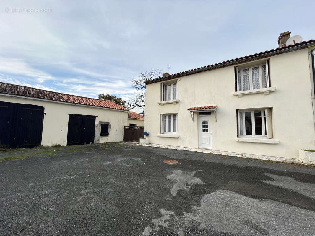Maison à GROSBREUIL