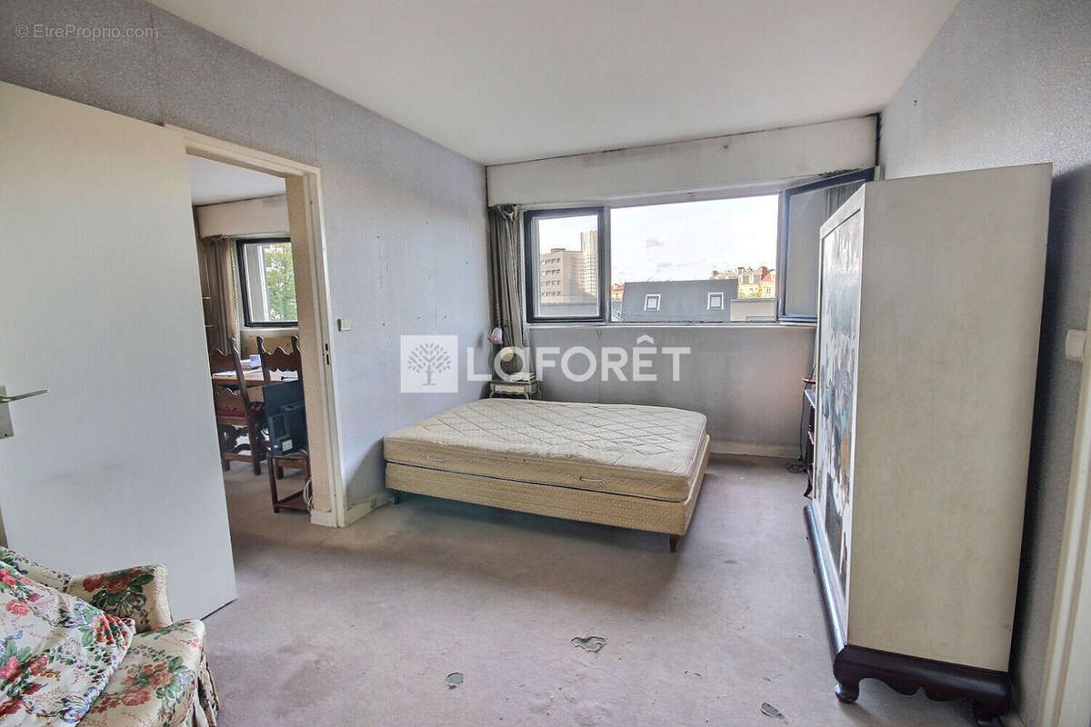 Appartement à COURBEVOIE