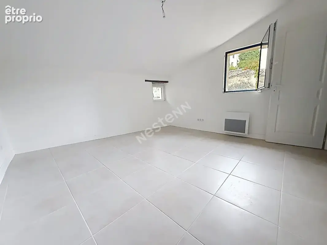 Cucuron - Maison de village rénovée, prête à vivre : posez vos valises ! - photo 5