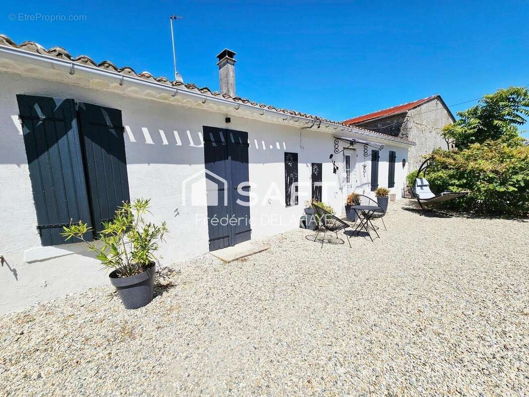 Maison 133 m² à Civrac-En-Medoc  - photo 2
