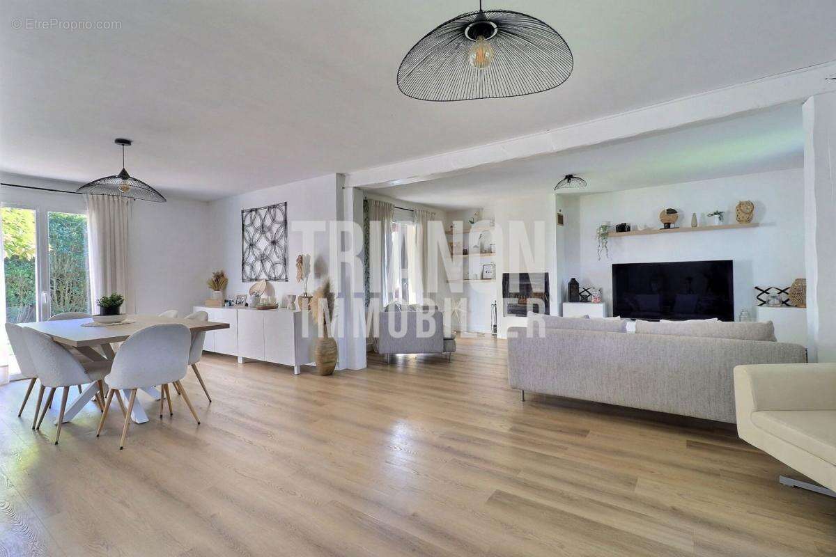 Maison à MORAINVILLIERS