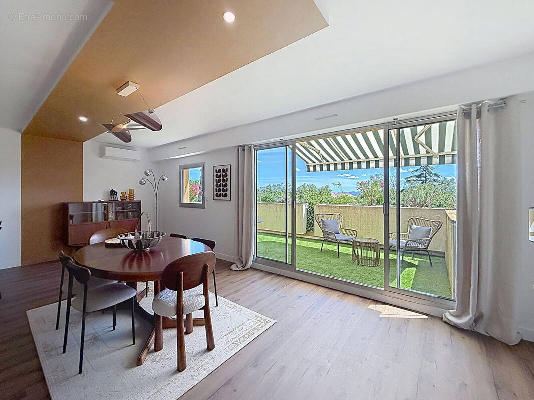 Appartement à VILLENEUVE-LES-AVIGNON
