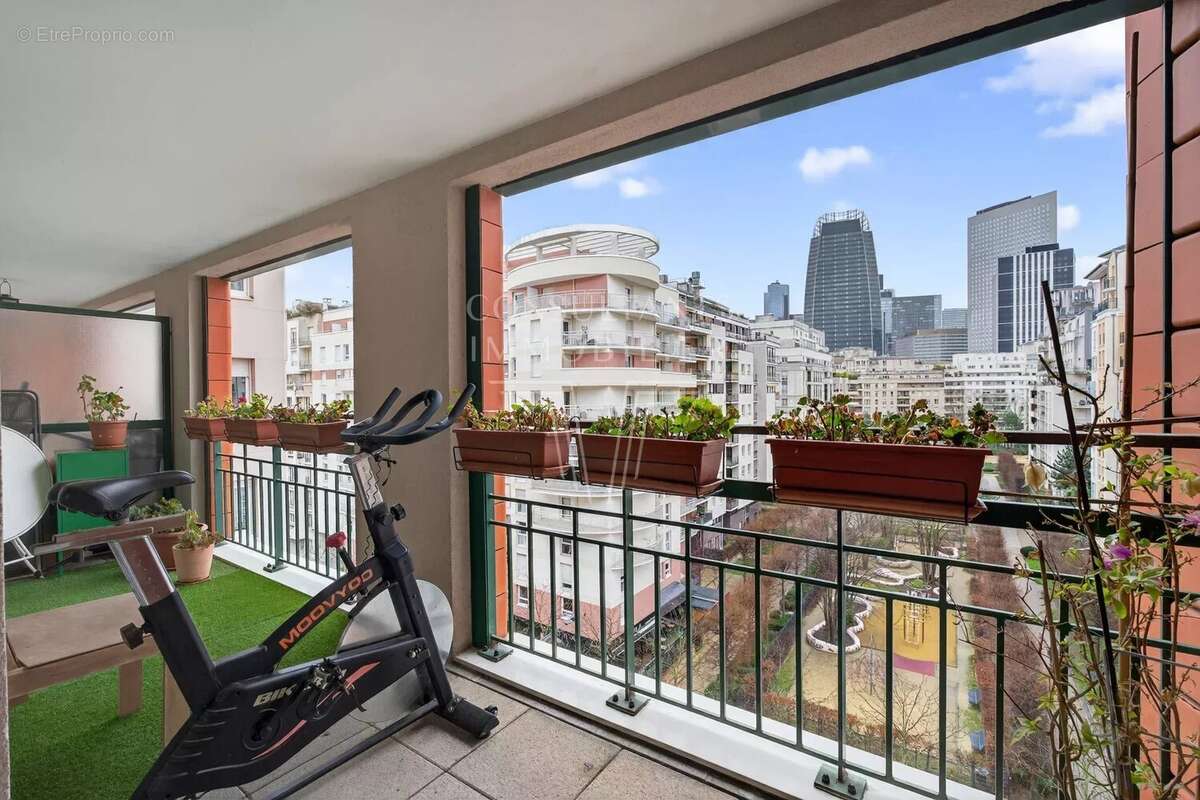 Appartement à COURBEVOIE