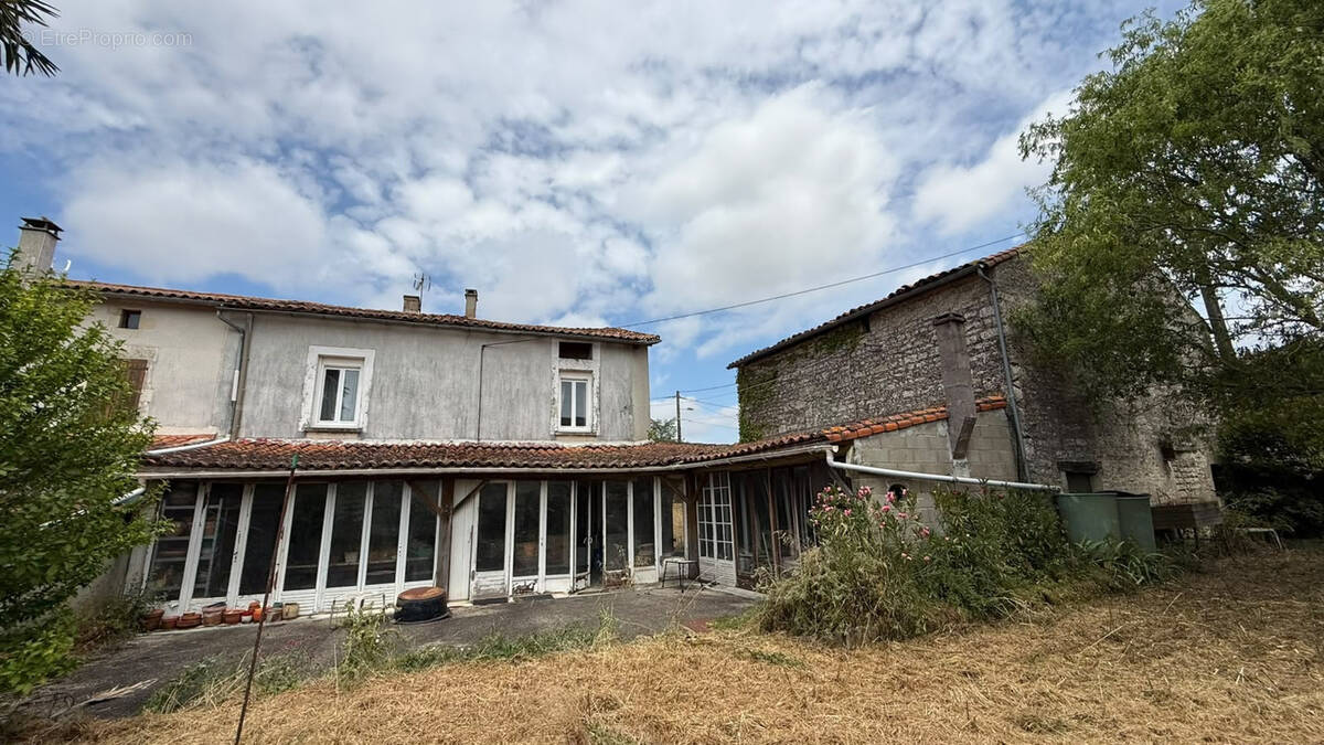 Maison à SOUVIGNE