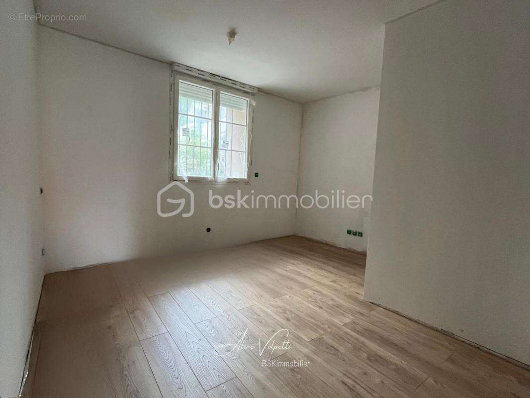 Maison à BUSSY-SAINT-GEORGES